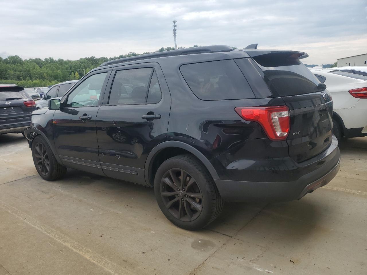 1FM5K8D82HGB13705 2017 FORD EXPLORER - Image 2