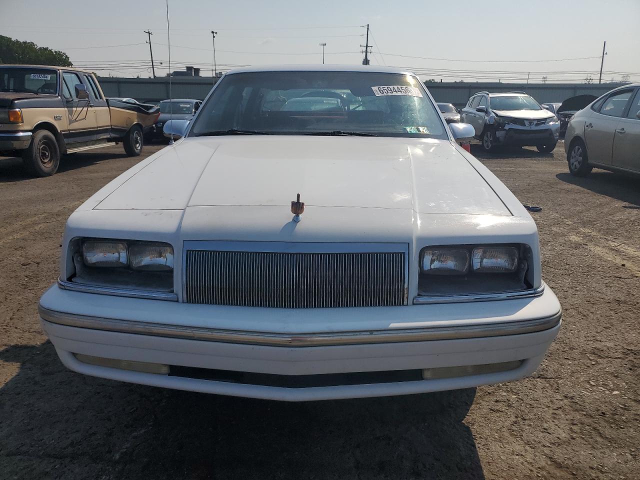 1993 Chrysler New Yorker C-Body Salon VIN: 1C3XC66R7PD157692 Lot: 65944564