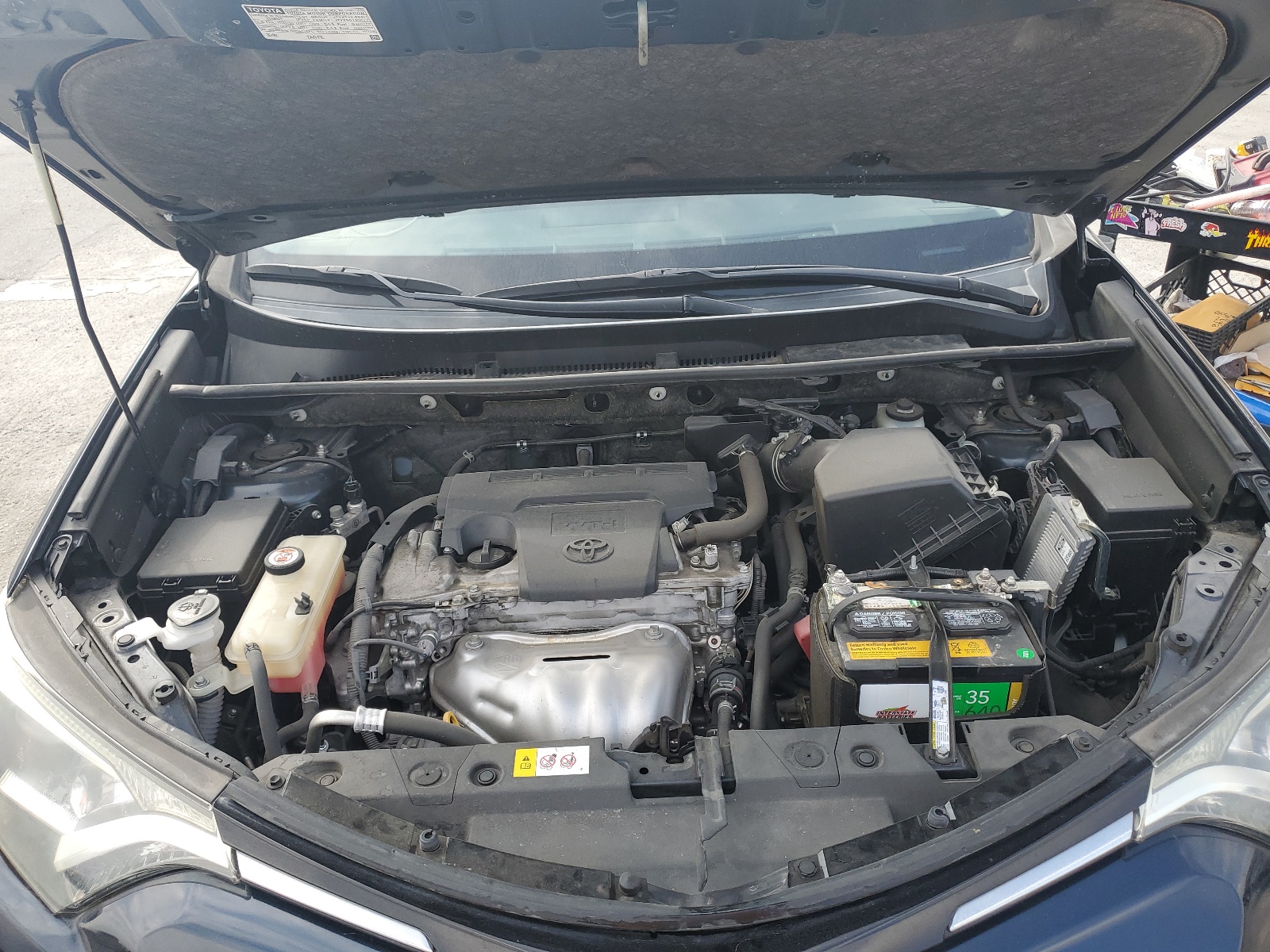 JTMZFREV0JJ737886 2018 Toyota Rav4 Le