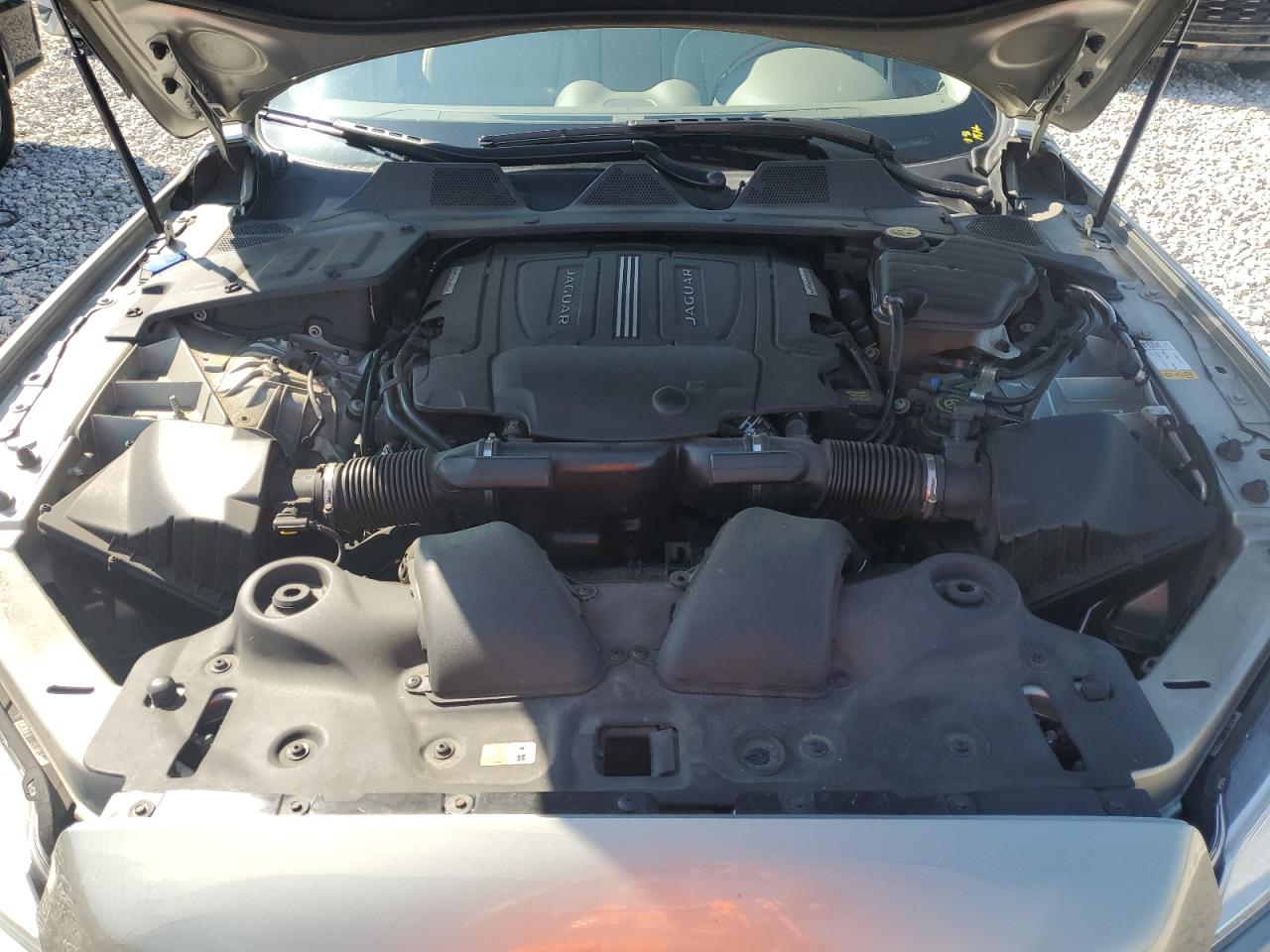 2014 Jaguar XJ - Image 11