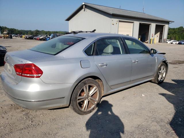 Седаны VOLKSWAGEN PASSAT 2012 Серебристый