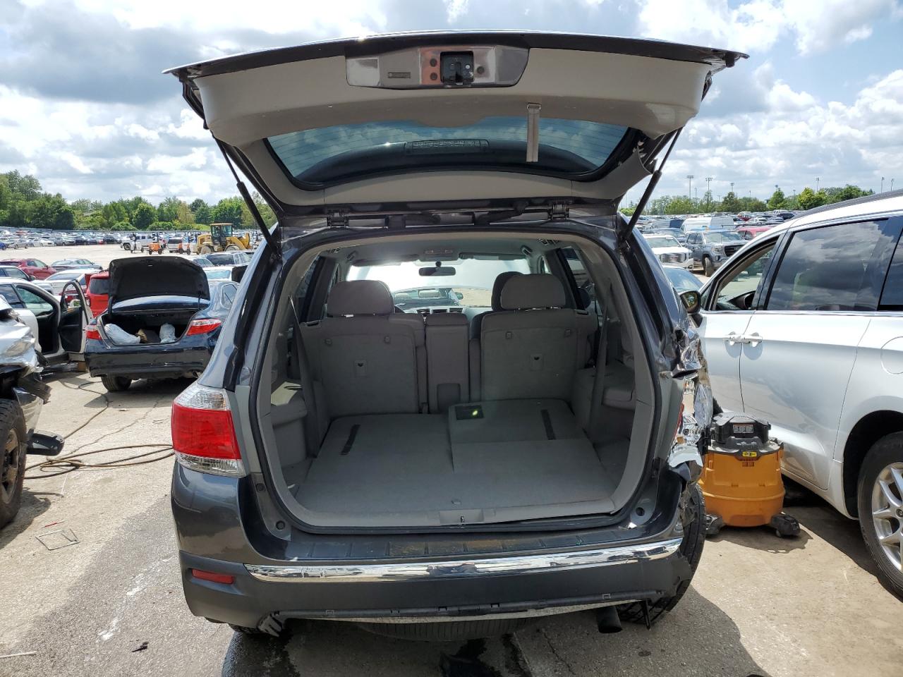 2011 Toyota Highlander Base VIN: 5TDZA3EH9BS015052 Lot: 65156024