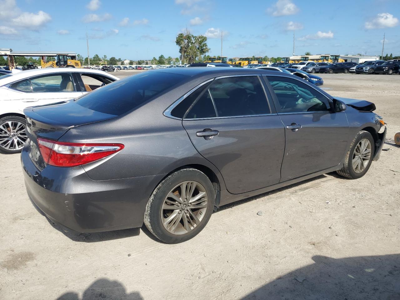 VIN 4T1BF1FK5HU708640 2017 TOYOTA CAMRY no.3