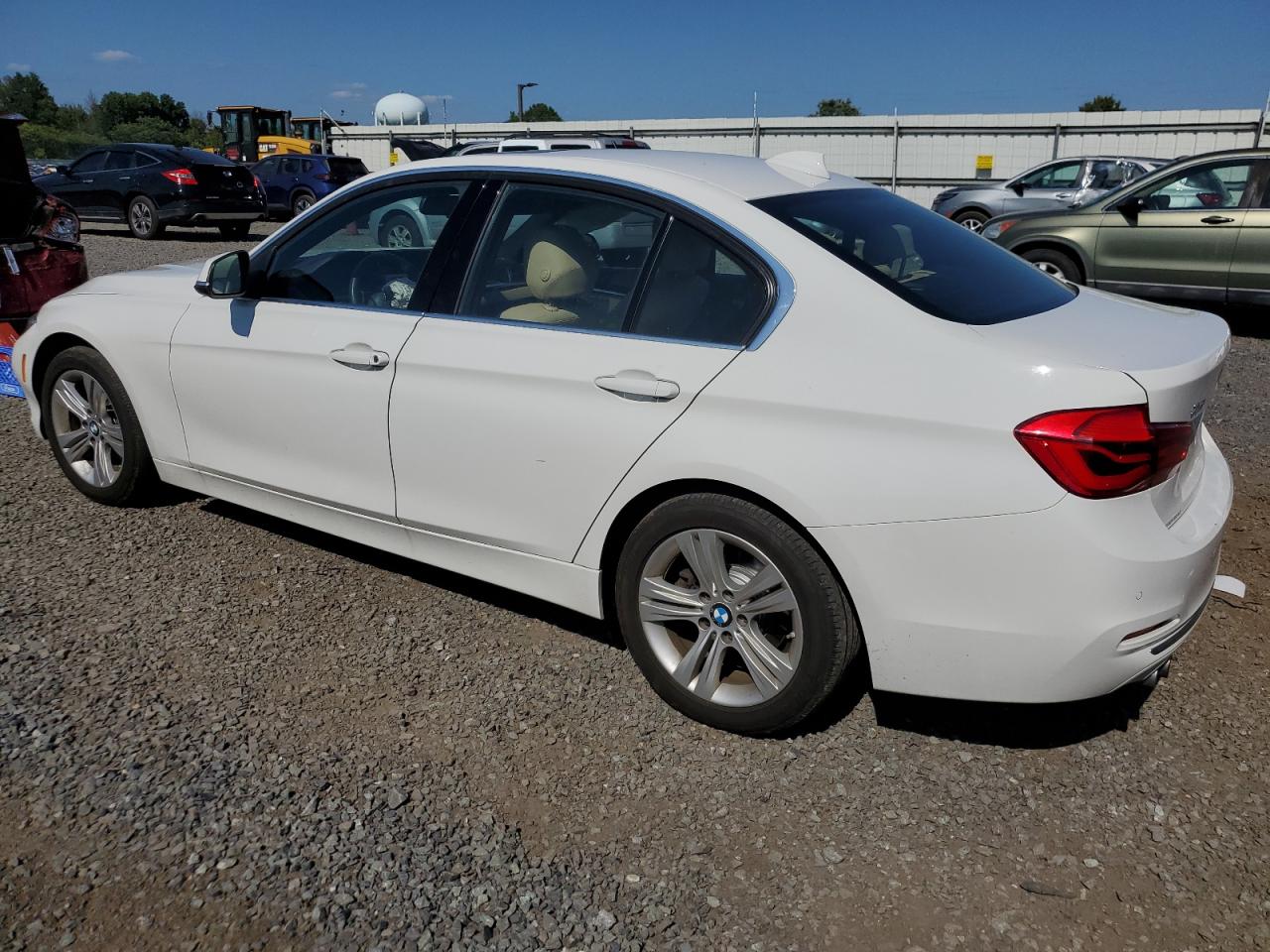 VIN WBA8D9G53JNU68156 2018 BMW 3 SERIES no.2