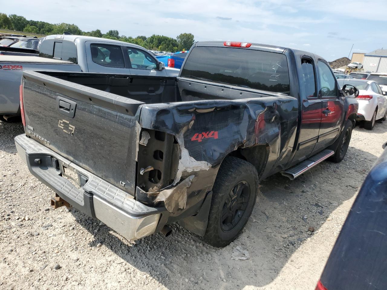 2009 Chevrolet Silverado - Image 3