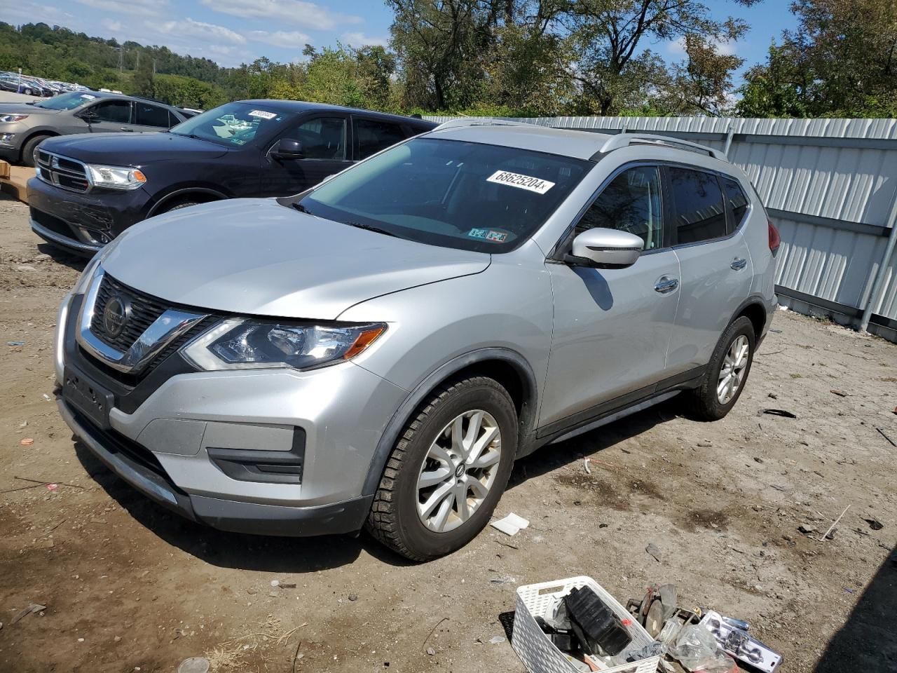 JN8AT2MT2JW455320 2018 NISSAN ROGUE - Image 1