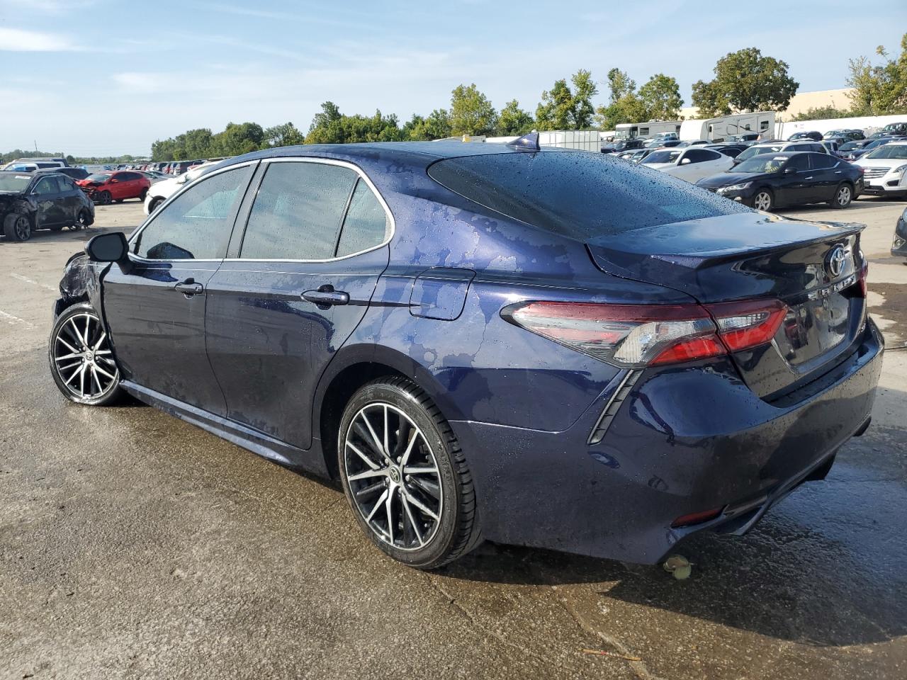 4T1G11AKXMU613545 2021 TOYOTA CAMRY - Image 2