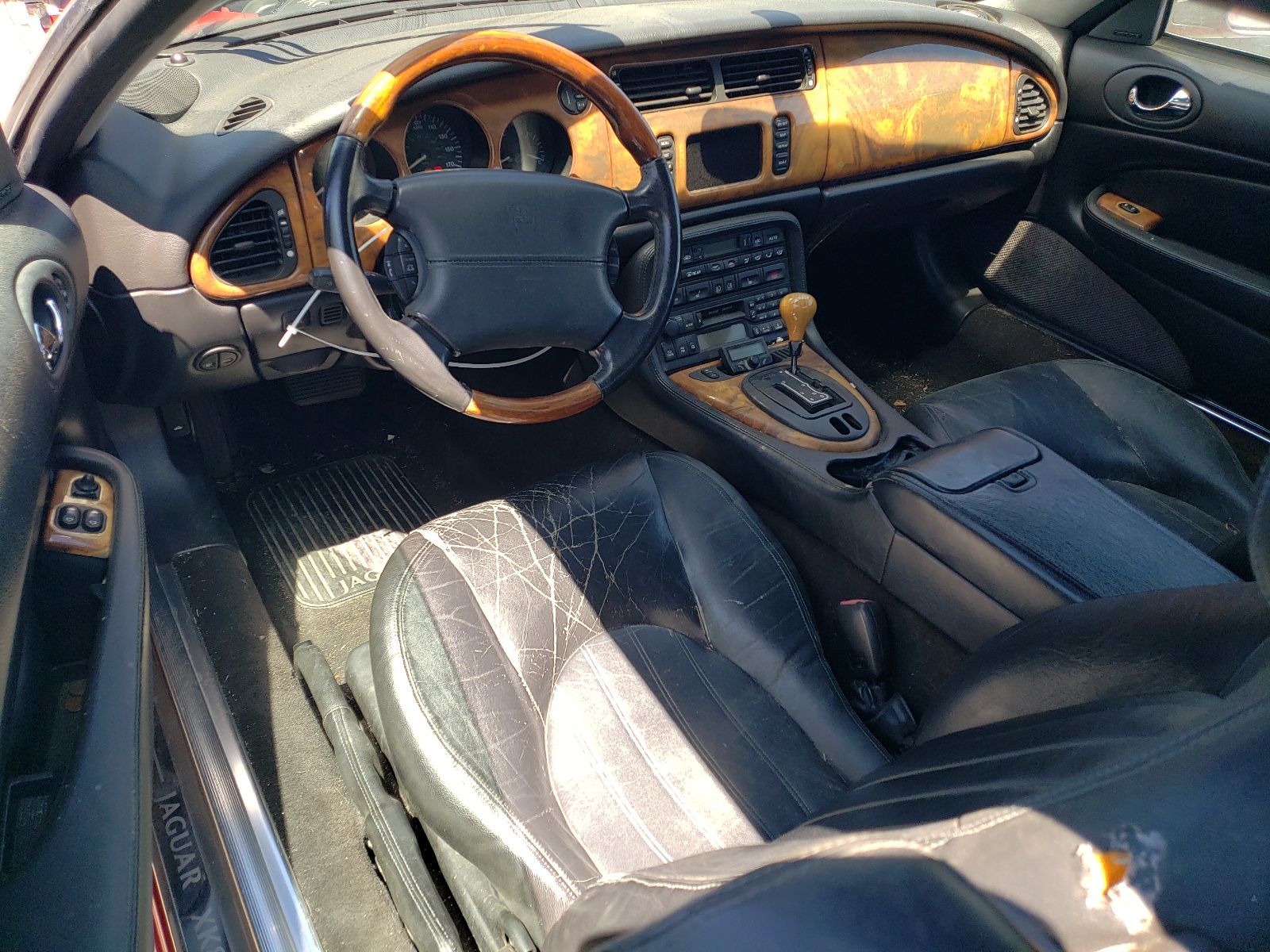 SAJDA42C31NA17381 2001 Jaguar Xk8