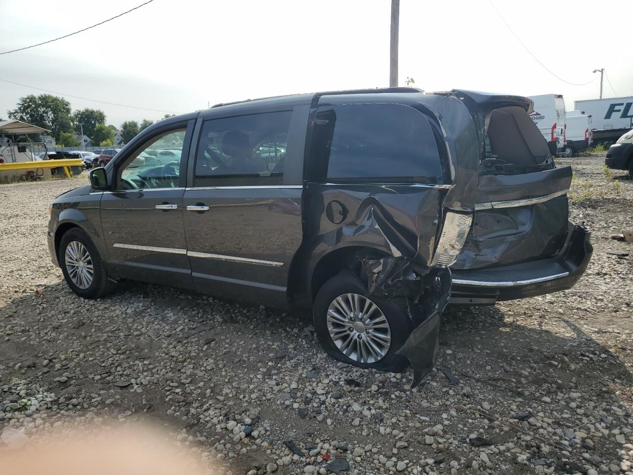 2015 Chrysler Town & Country - Image 2