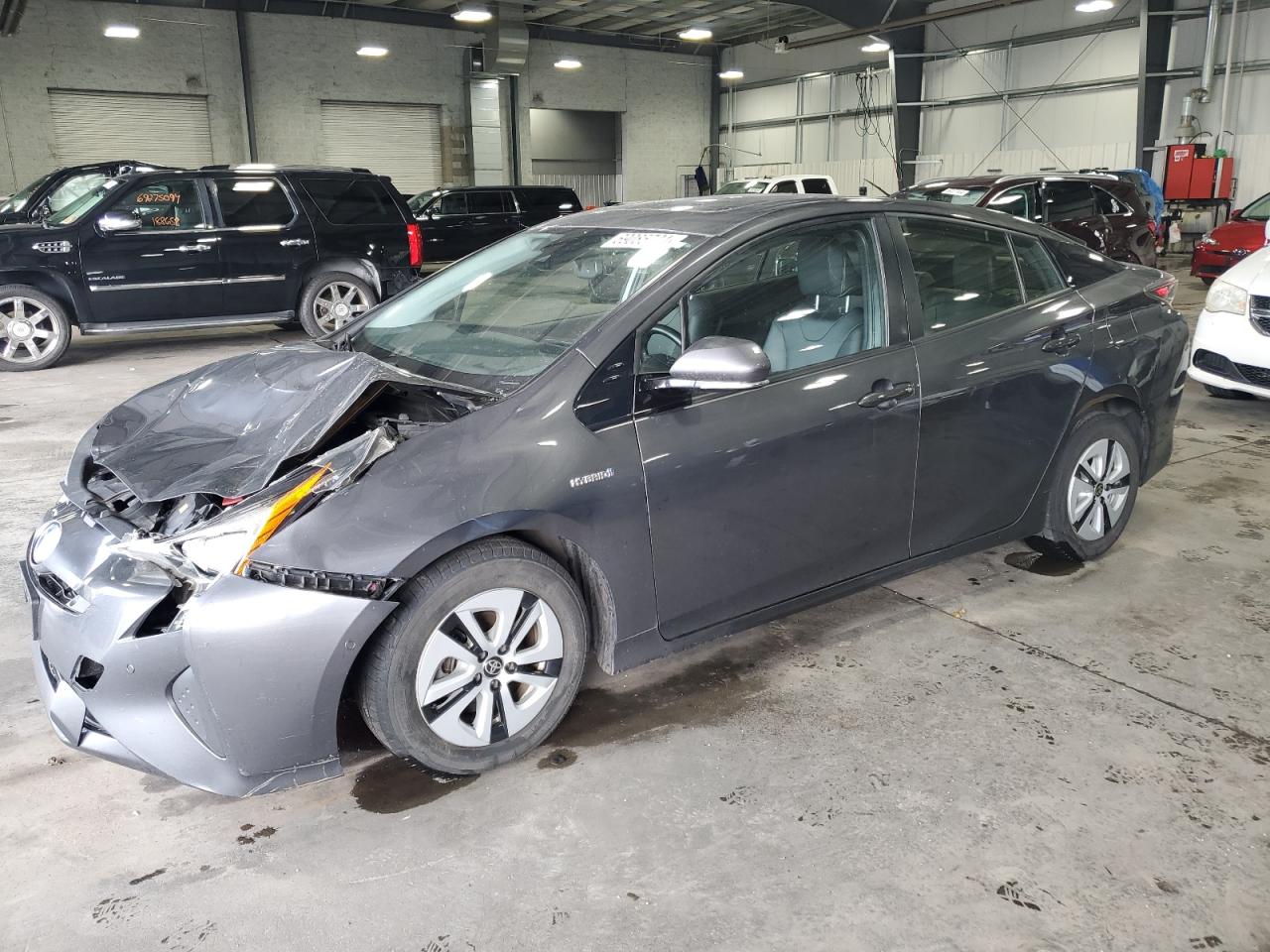 VIN JTDKARFUXJ3068164 2018 TOYOTA PRIUS no.1