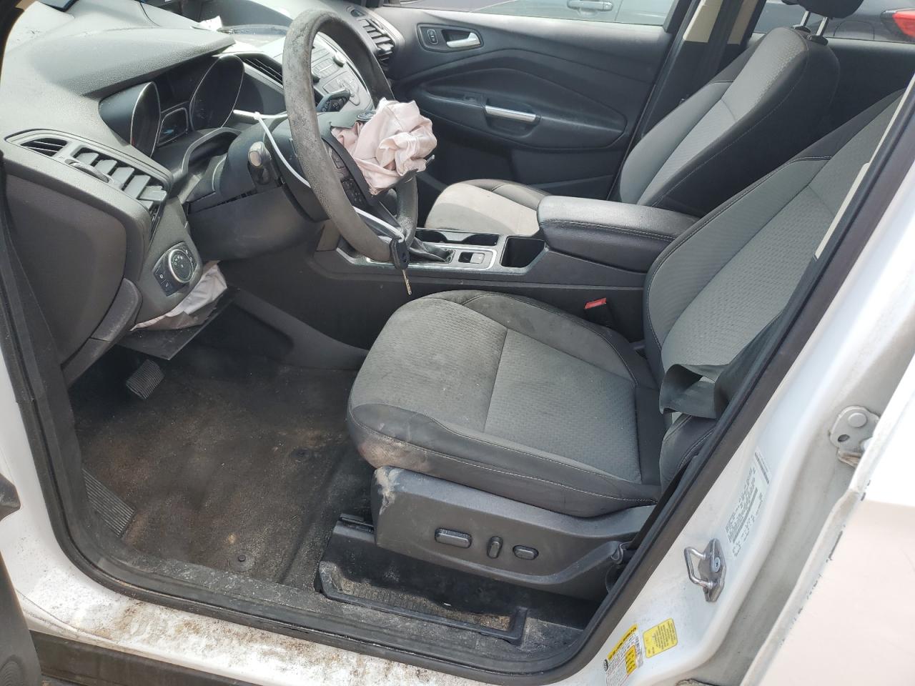 1FMCU0GD8HUC28564 2017 Ford Escape Se