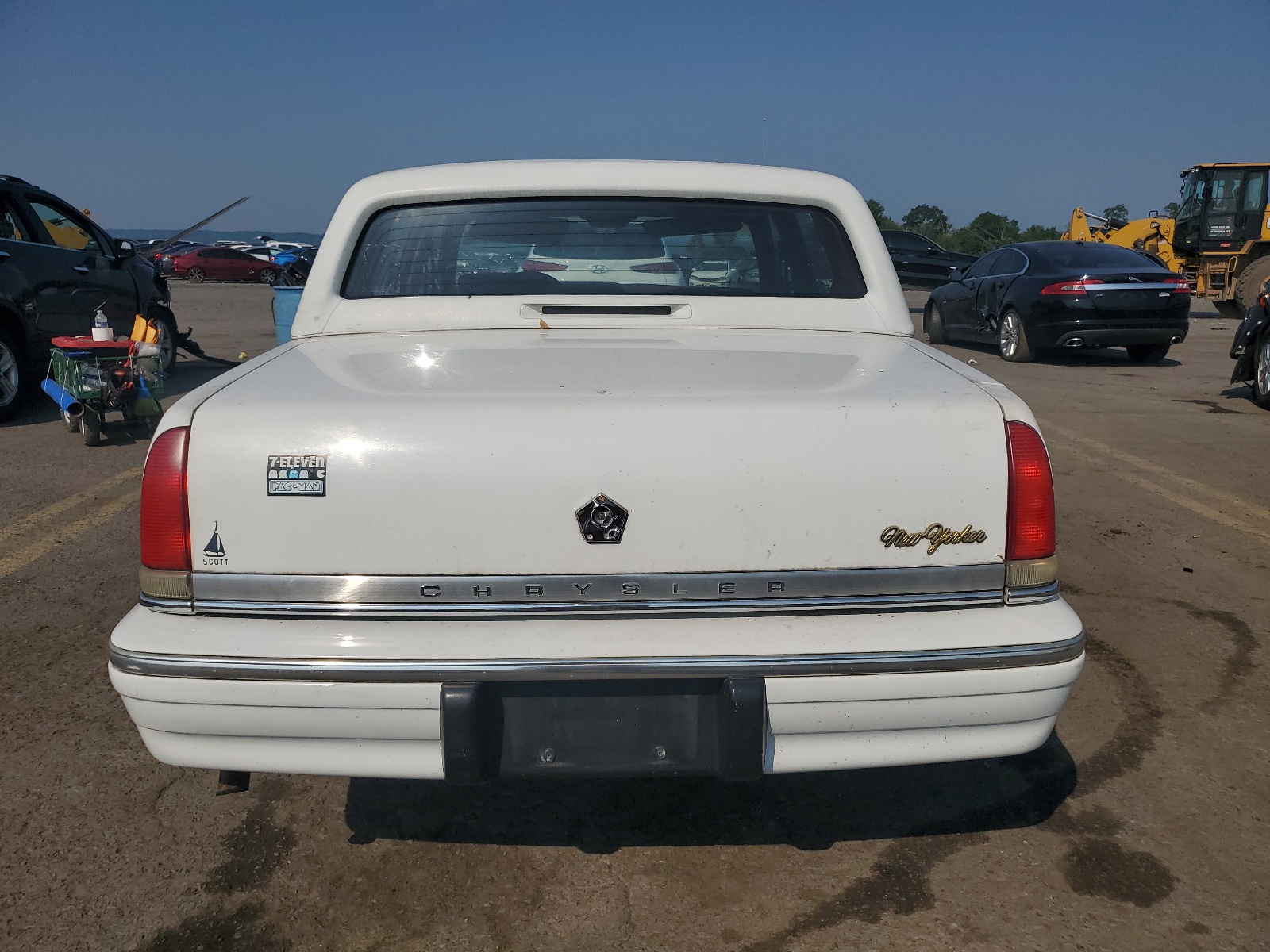 1C3XC66R7PD157692 1993 Chrysler New Yorker C-Body Salon