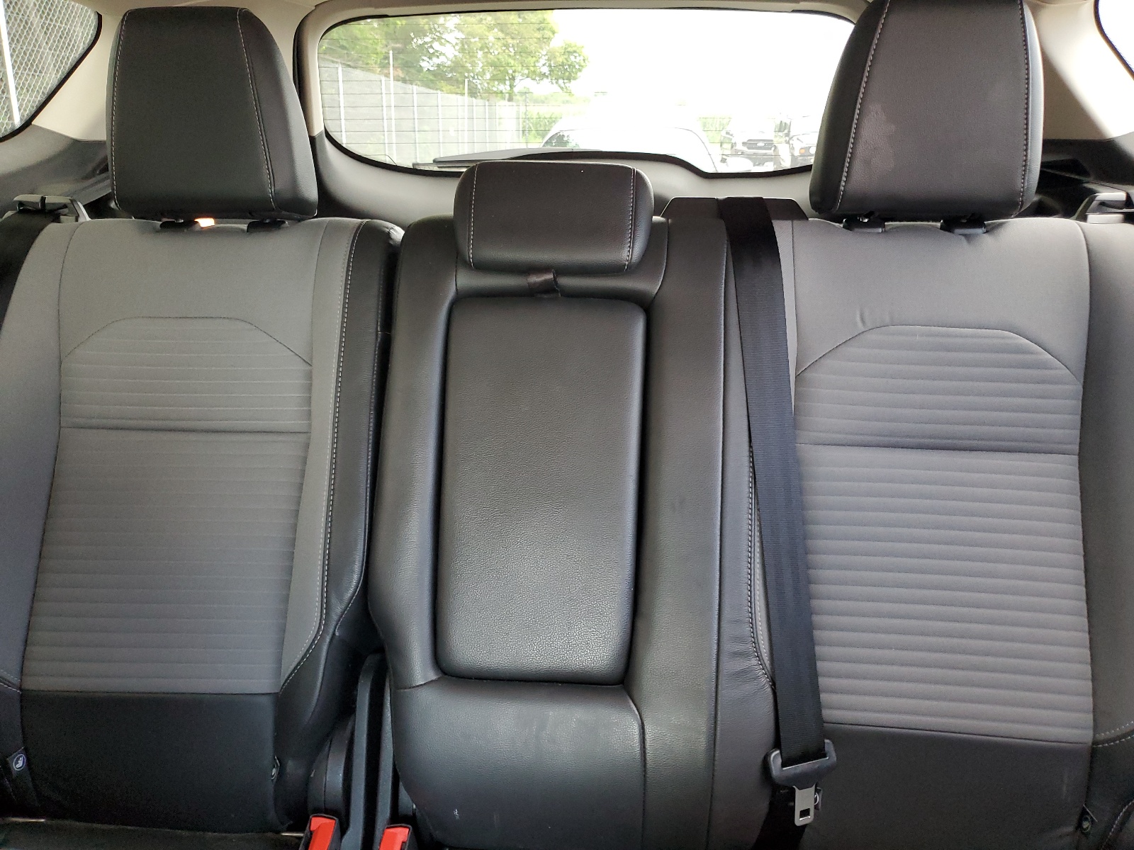 1FMCU9GD4HUD75825 2017 Ford Escape Se