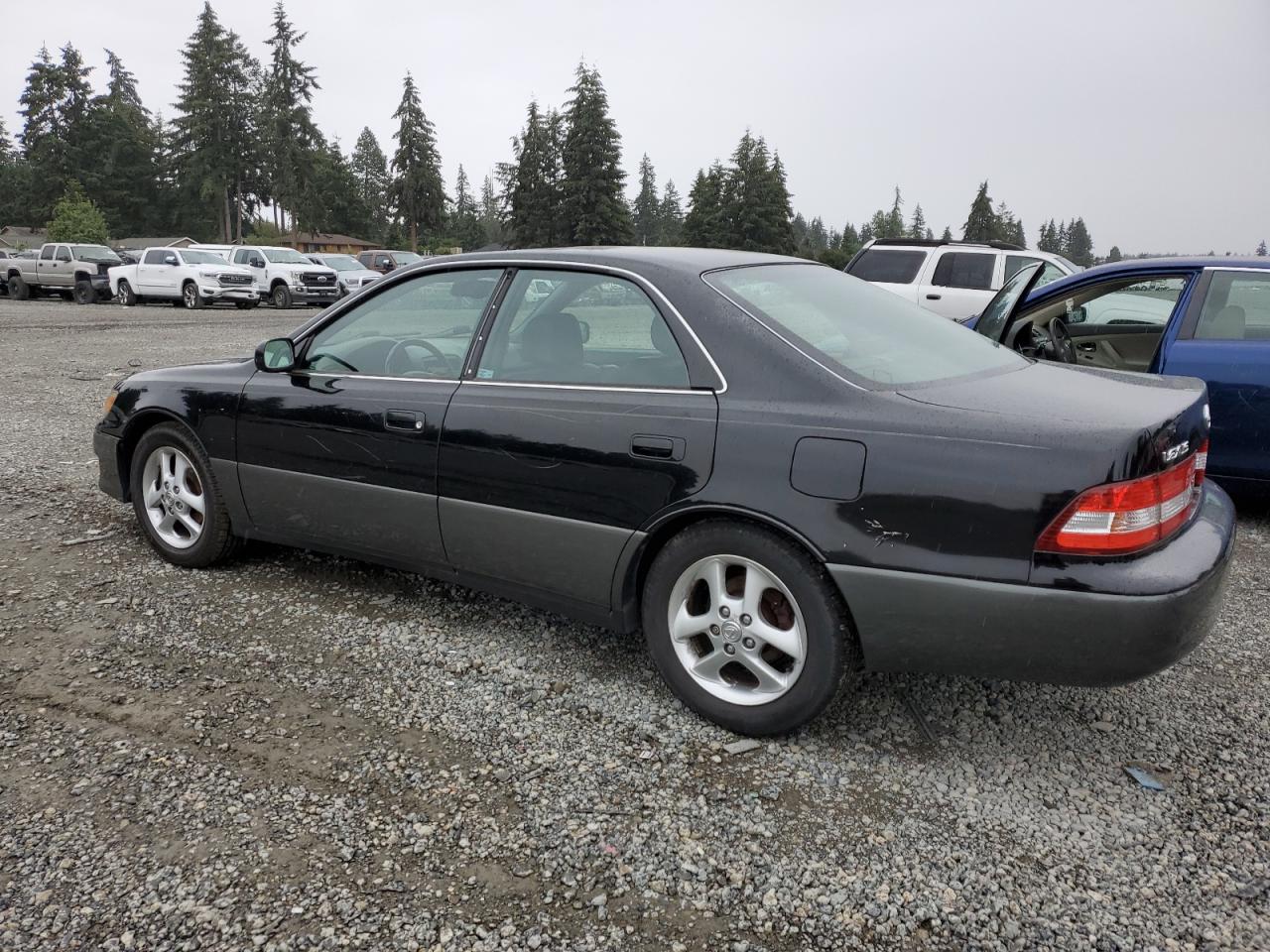 2001 Lexus ES - Image 2