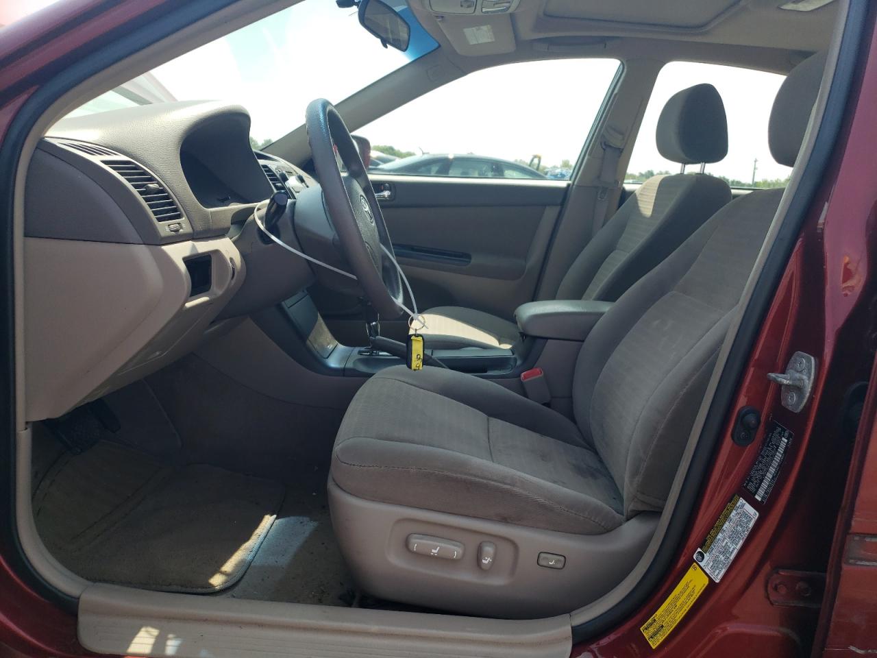 2005 Toyota Camry Le VIN: 4T1BF30K75U107102 Lot: 65982914