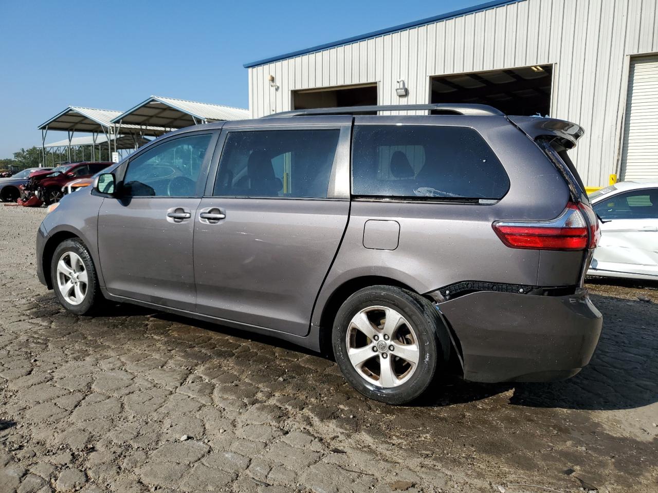 2015 Toyota Sienna - Image 2