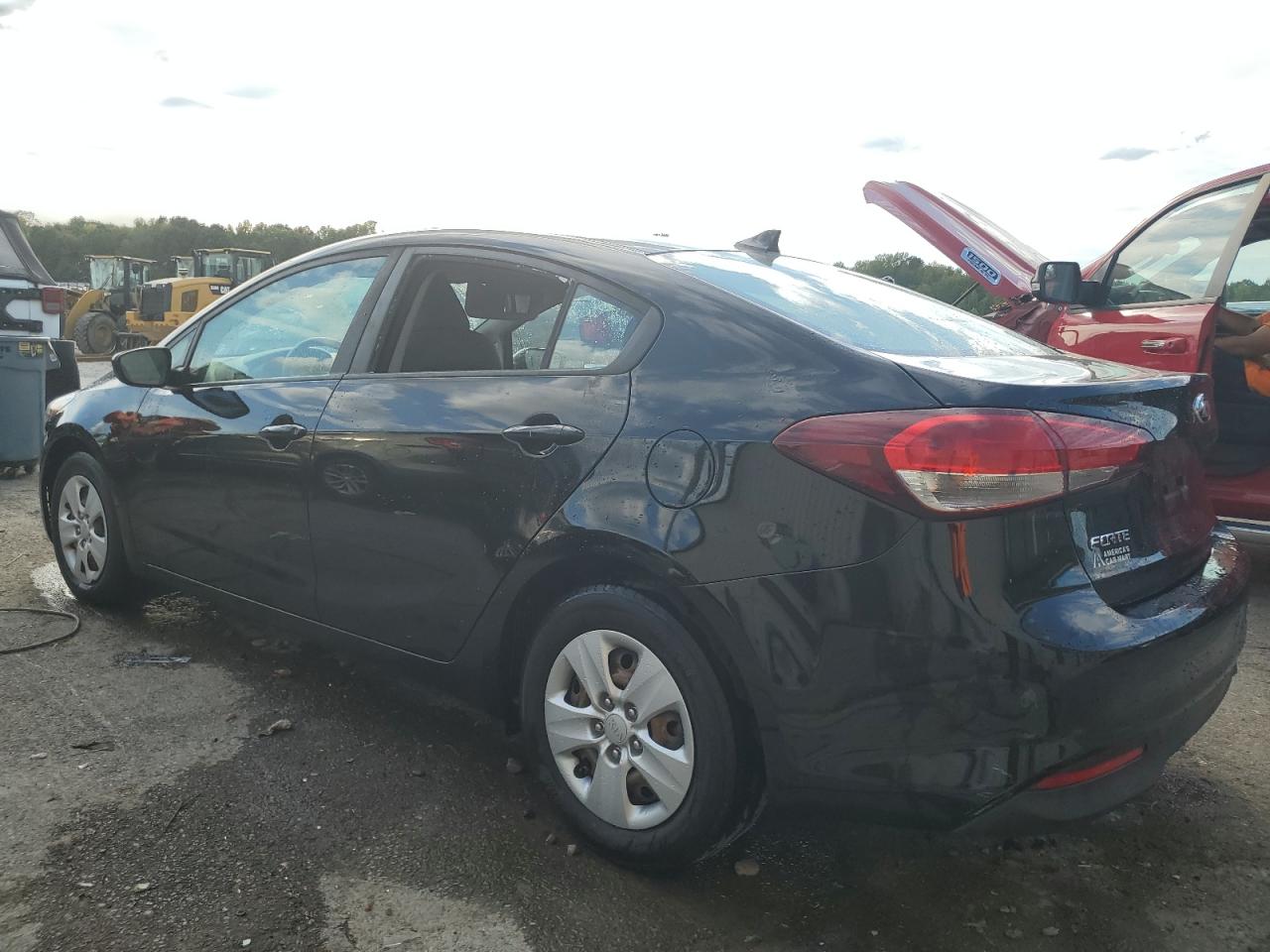 3KPFK4A77HE143246 2017 KIA FORTE - Image 2