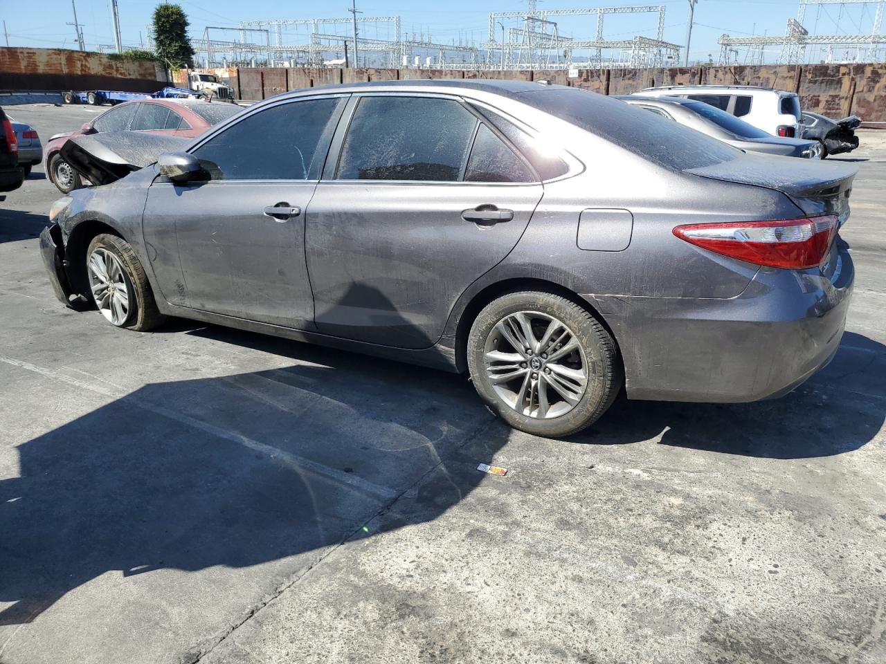 4T1BF1FK4HU758722 2017 TOYOTA CAMRY - Image 2