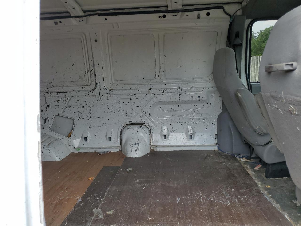 1998 Ford Econoline E250 Super Duty Van VIN: 1FTNS2424WHA98127 Lot: 65180424