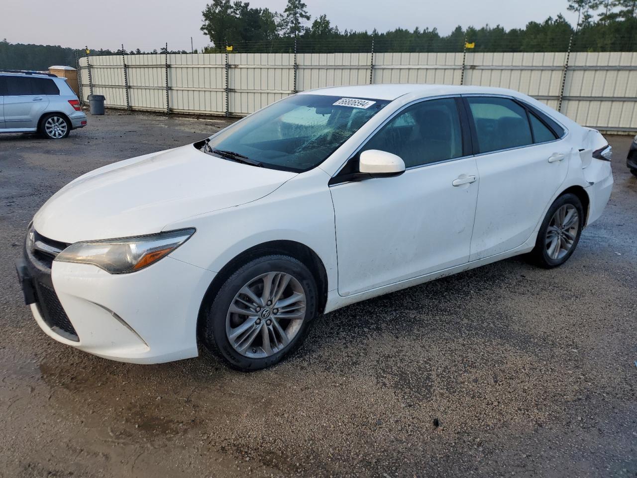 4T1BF1FK2HU739215 2017 TOYOTA CAMRY - Image 1