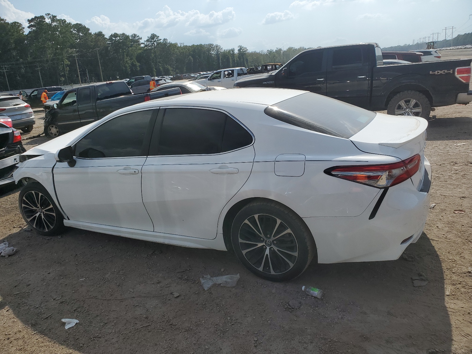 2018 Toyota Camry L vin: 4T1B11HK5JU640292