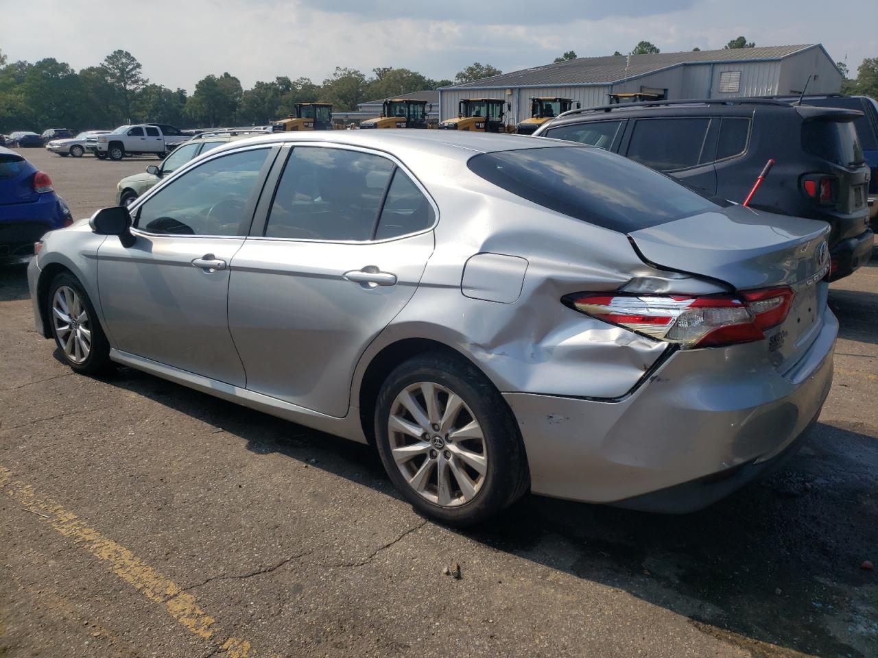 4T1B11HKXJU670369 2018 TOYOTA CAMRY - Image 2