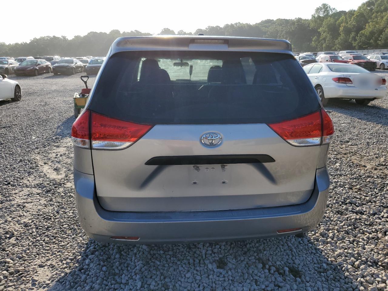 5TDKA3DC4BS007903 2011 Toyota Sienna Base