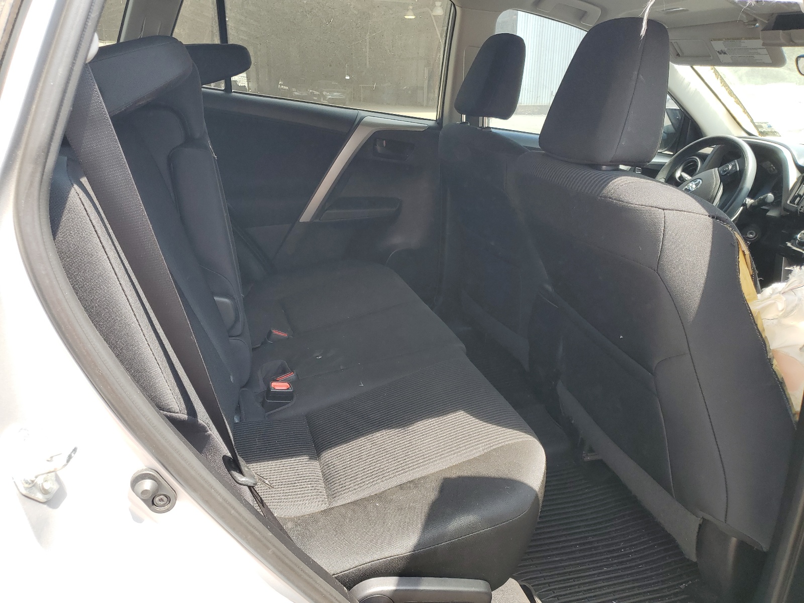 2T3ZFREV3HW354357 2017 Toyota Rav4 Le