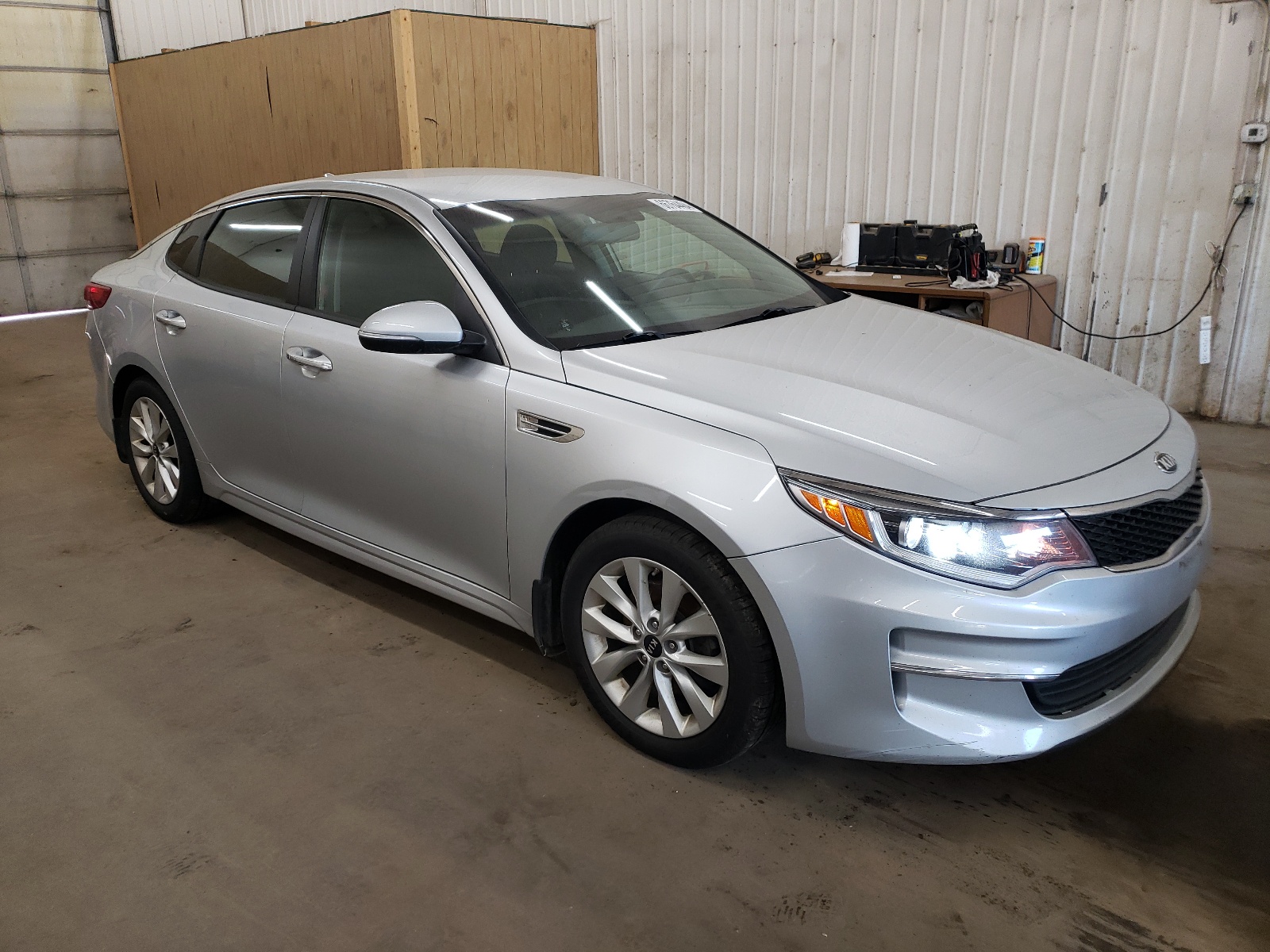 2018 Kia Optima Lx vin: 5XXGT4L39JG261176