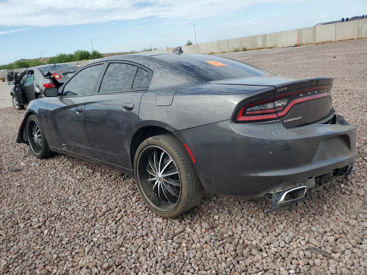 2C3CDXHG6JH114095 2018 DODGE CHARGER - Image 2