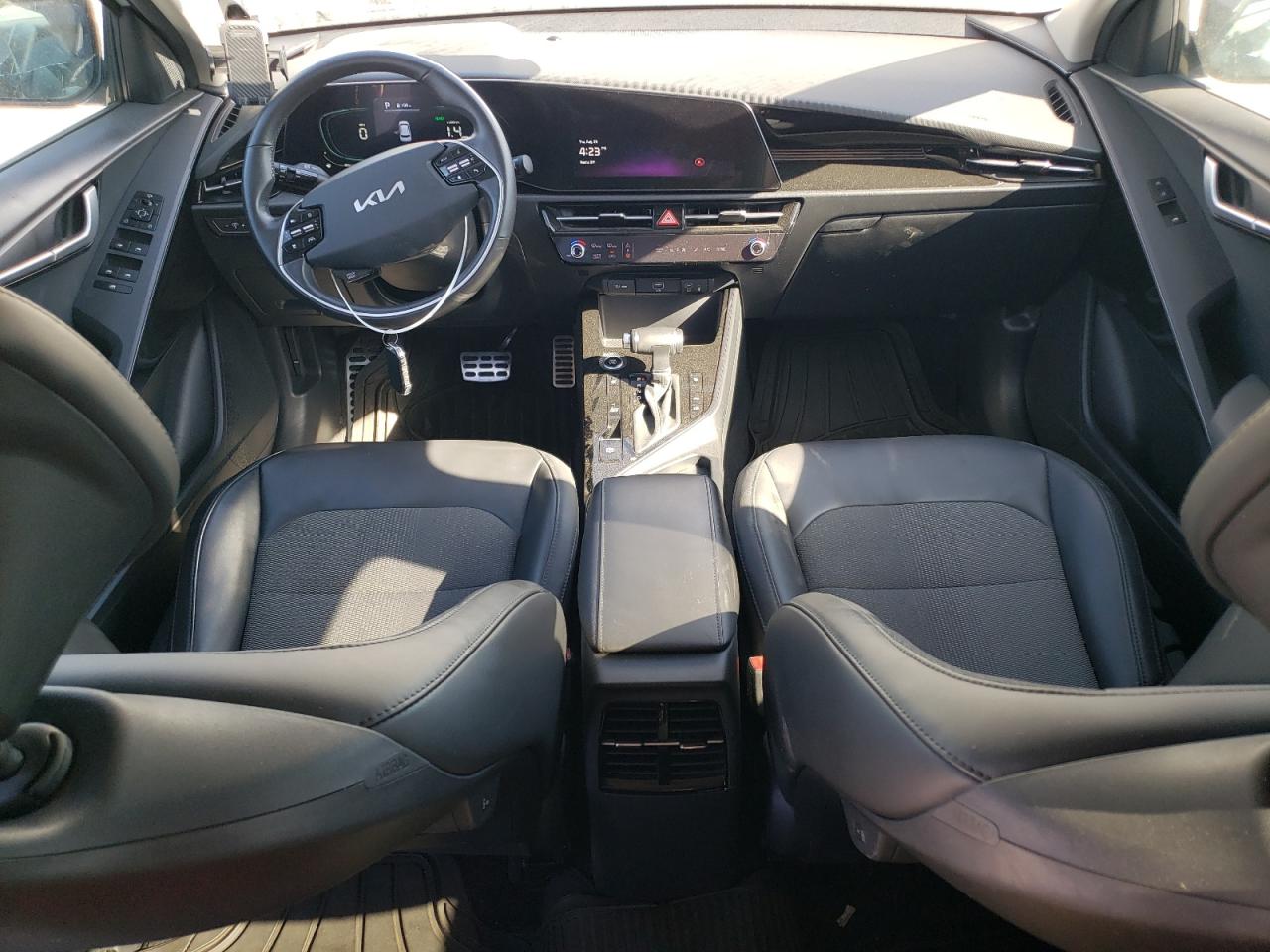 2023 Kia Niro - Image 8