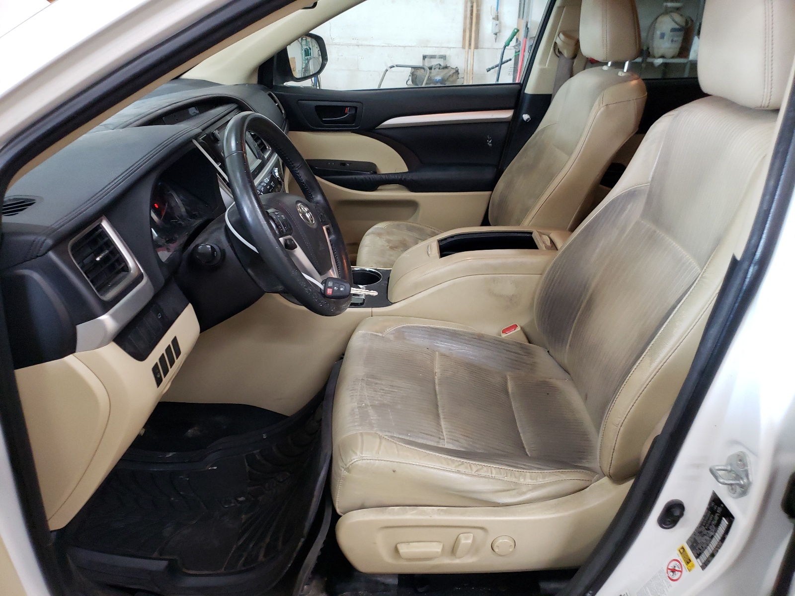 5TDZKRFH6FS098749 2015 Toyota Highlander Le