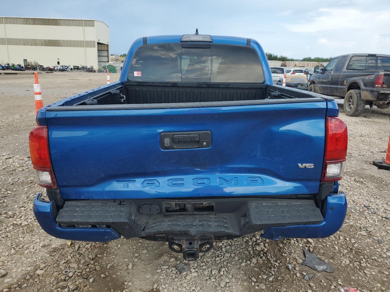 3TMCZ5AN3JM168885 2018 Toyota Tacoma Double Cab