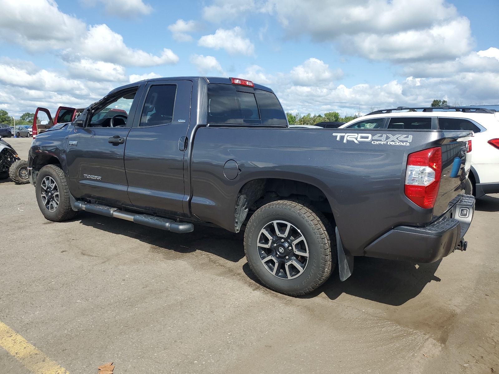 5TFUY5F1XJX697502 2018 Toyota Tundra Double Cab Sr