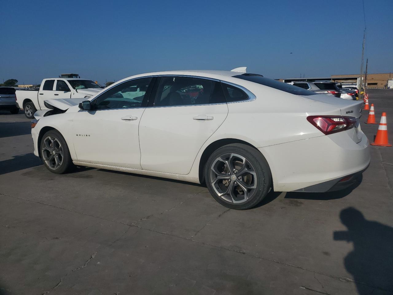 1G1ZD5ST9LF104724 2020 CHEVROLET MALIBU - Image 2