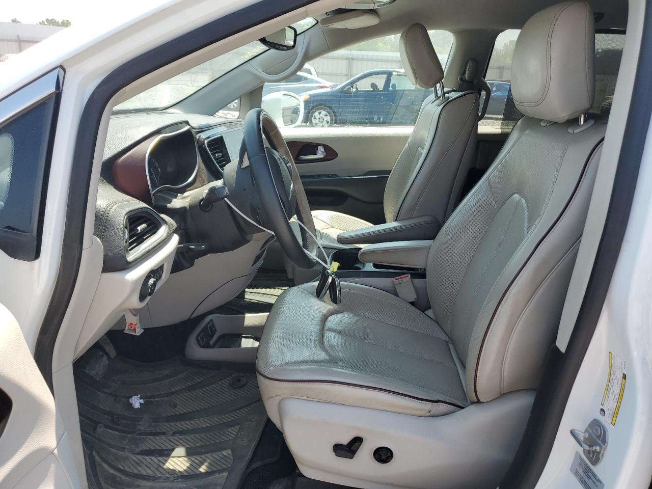 2017 Chrysler Pacifica Limited VIN: 2C4RC1GGXHR736162 Lot: 54947505