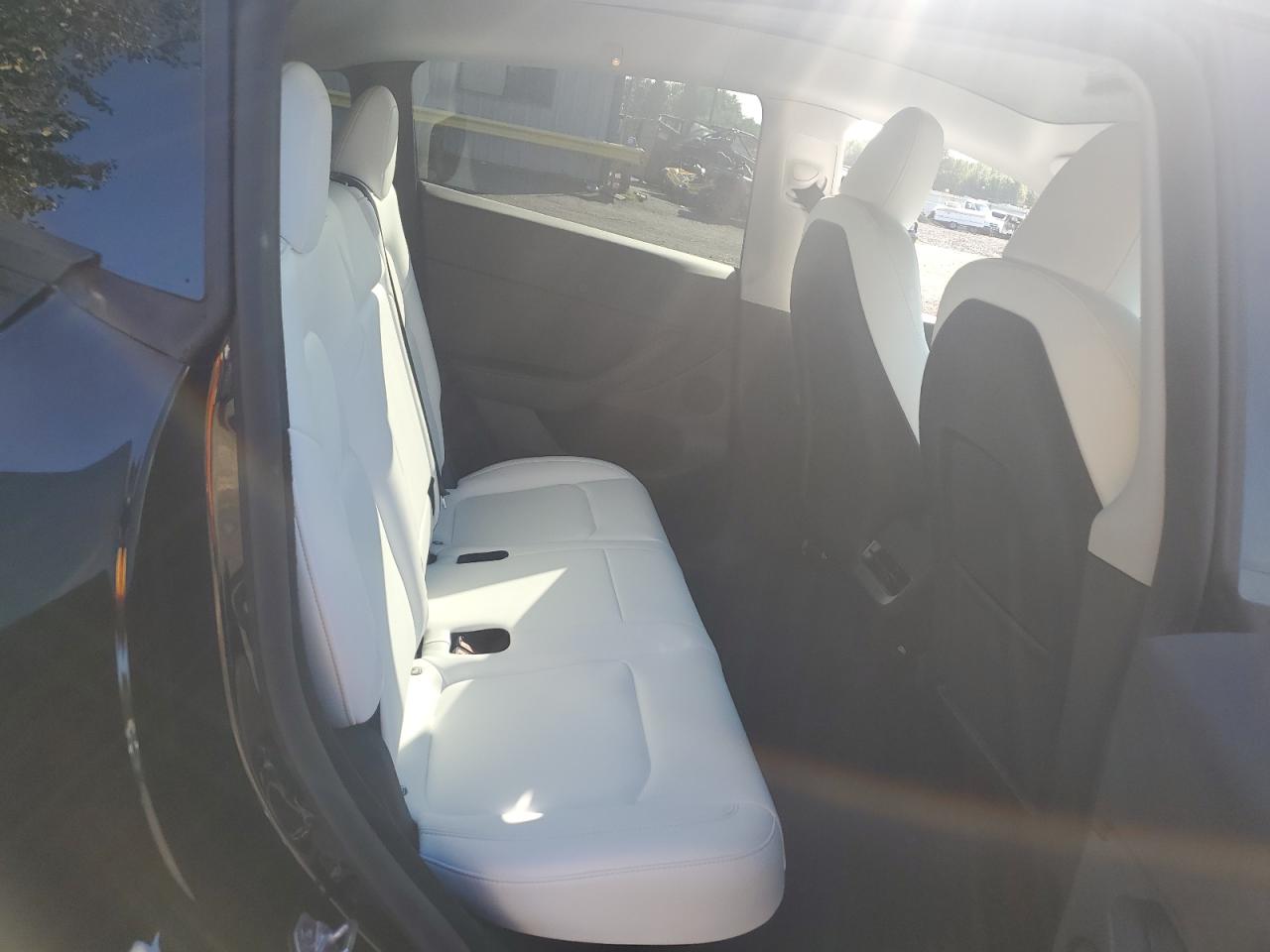 7SAYGDEE4RF075098 2024 Tesla Model Y