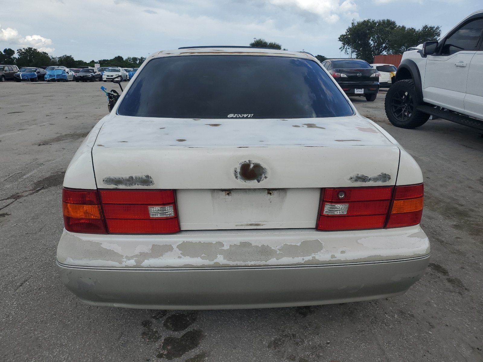 JT8BH28FXW0123916 1998 Lexus Ls 400