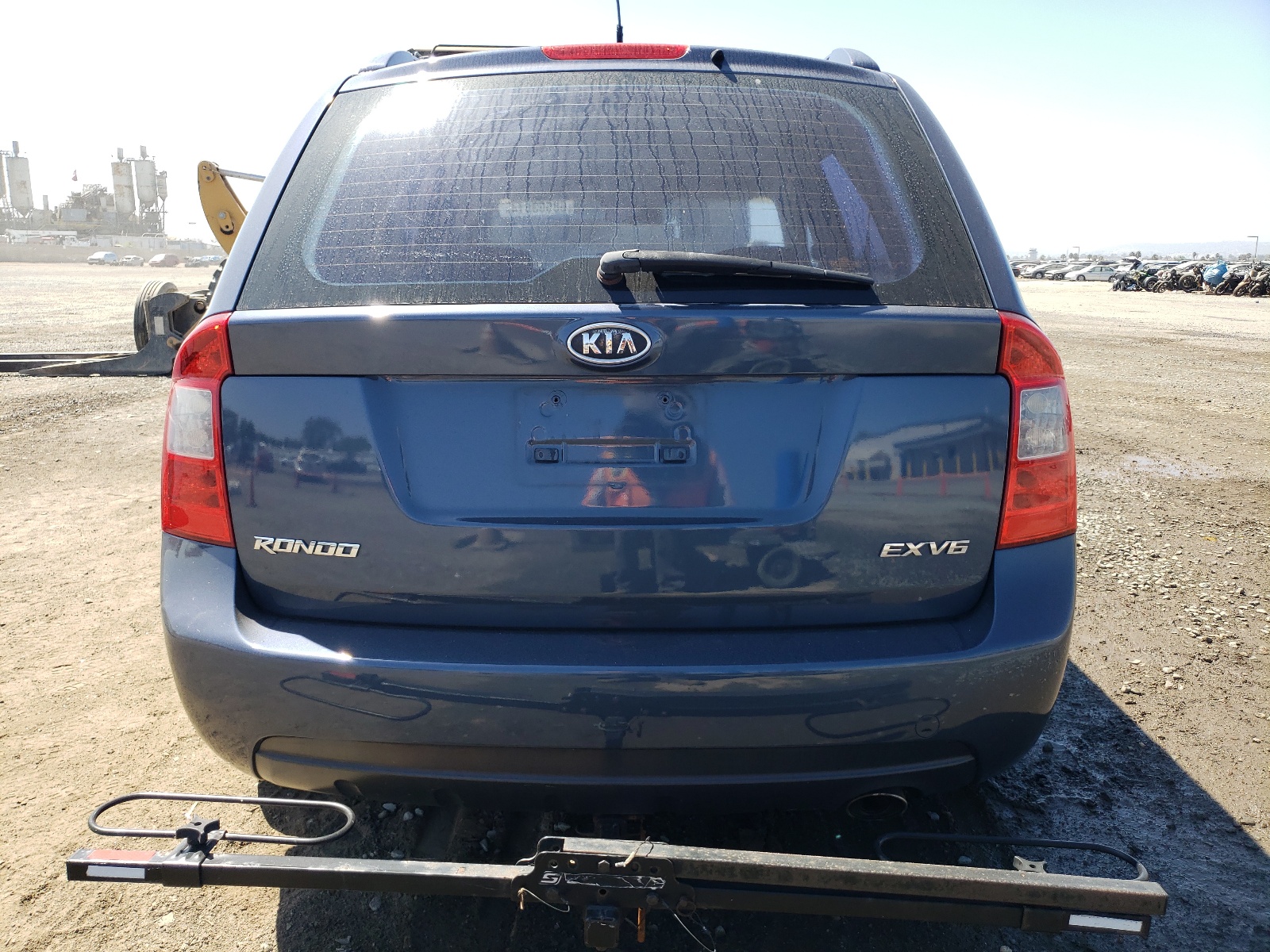 KNAFG526677080424 2007 Kia Rondo Lx