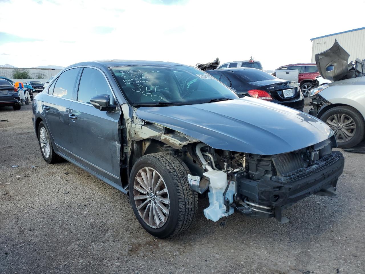 VIN 1VWBT7A3XGC060987 2016 VOLKSWAGEN PASSAT no.4