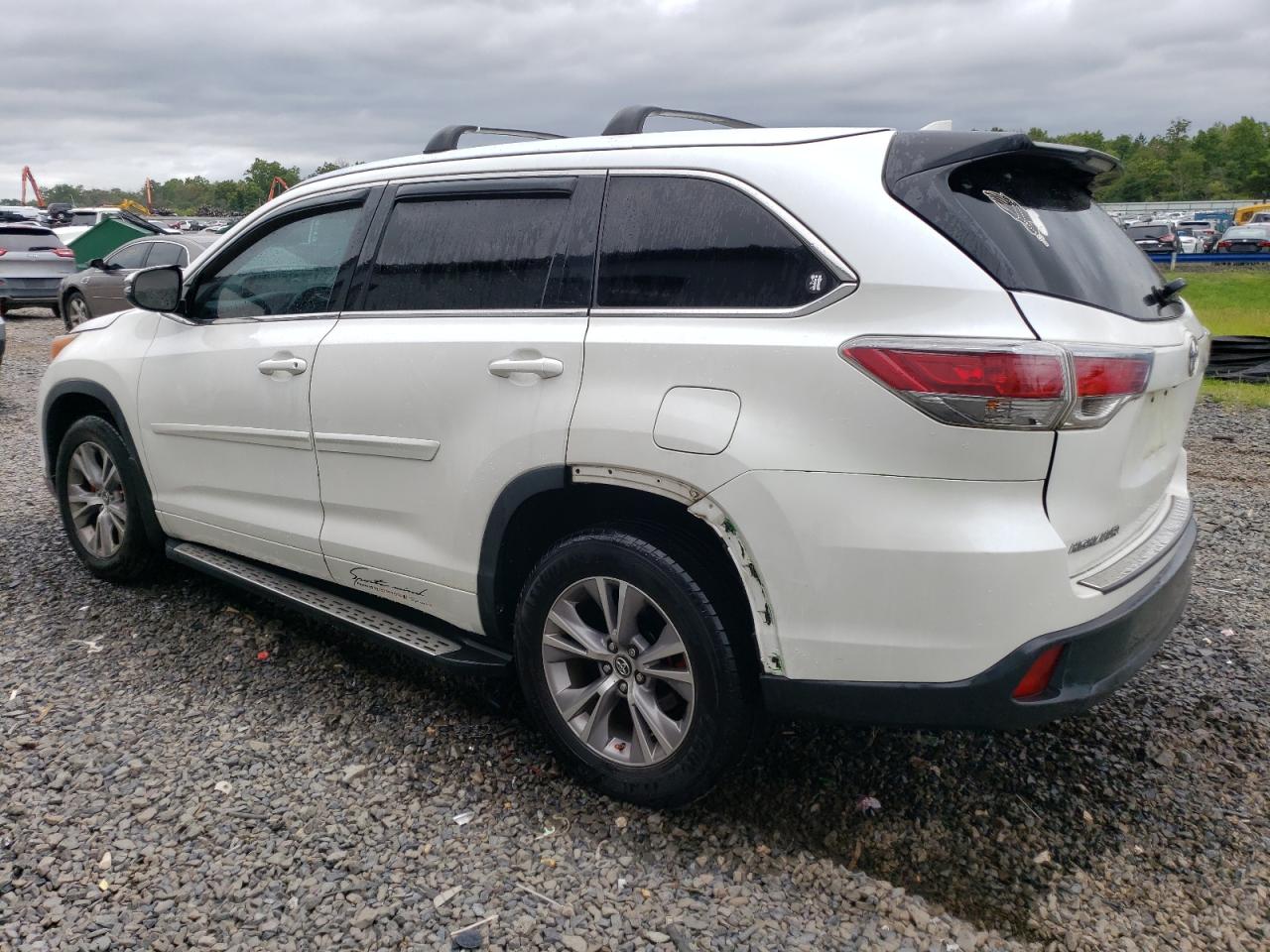 5TDZKRFH5GS160742 2016 TOYOTA HIGHLANDER - Image 2