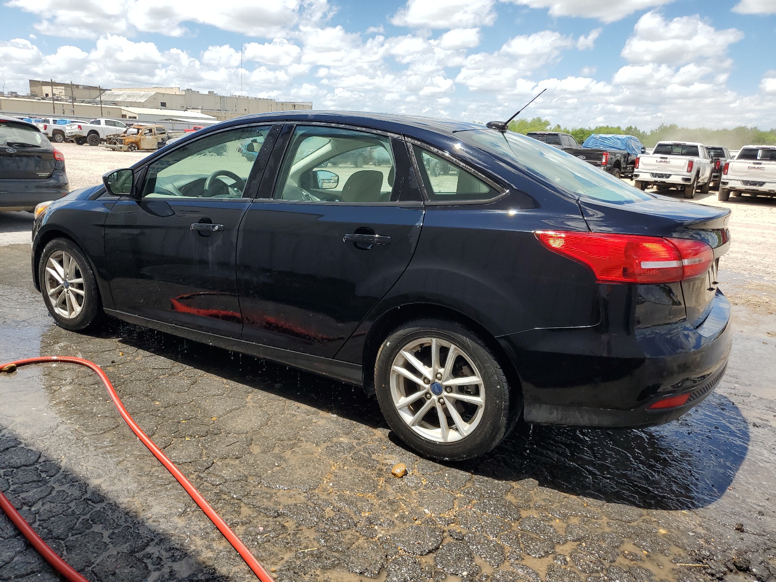 2018 Ford Focus Se vin: 1FADP3FE2JL219985