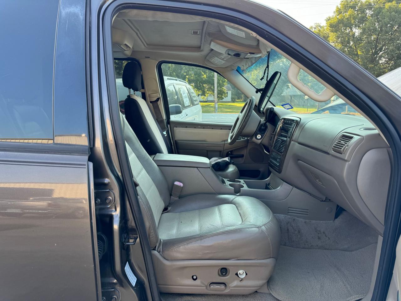 1FMDU74W95UB52707 2005 Ford Explorer Eddie Bauer