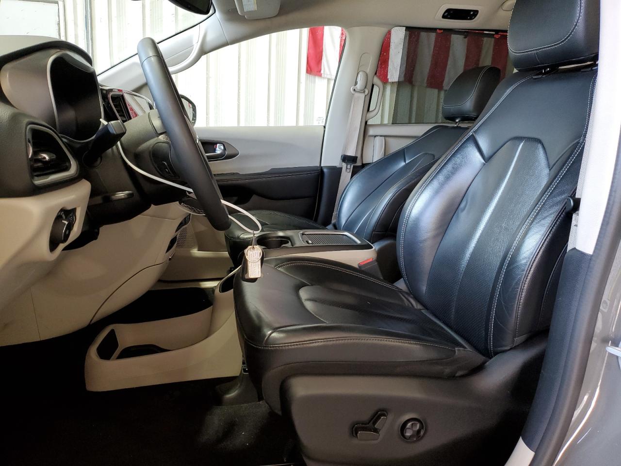 2022 Chrysler Pacifica - Image 7
