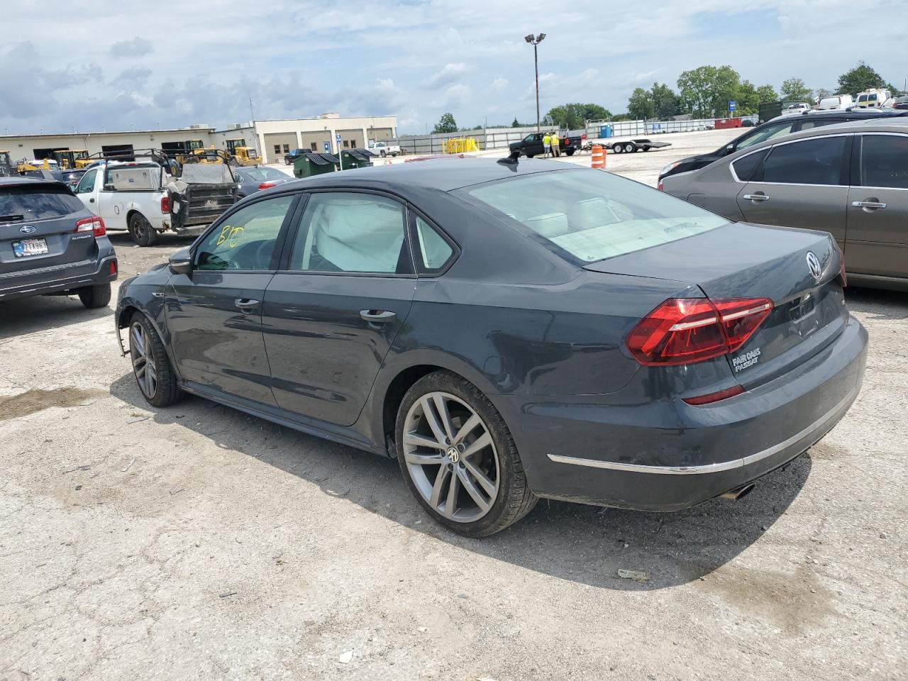 1VWAA7A32JC010559 2018 VOLKSWAGEN PASSAT - Image 2