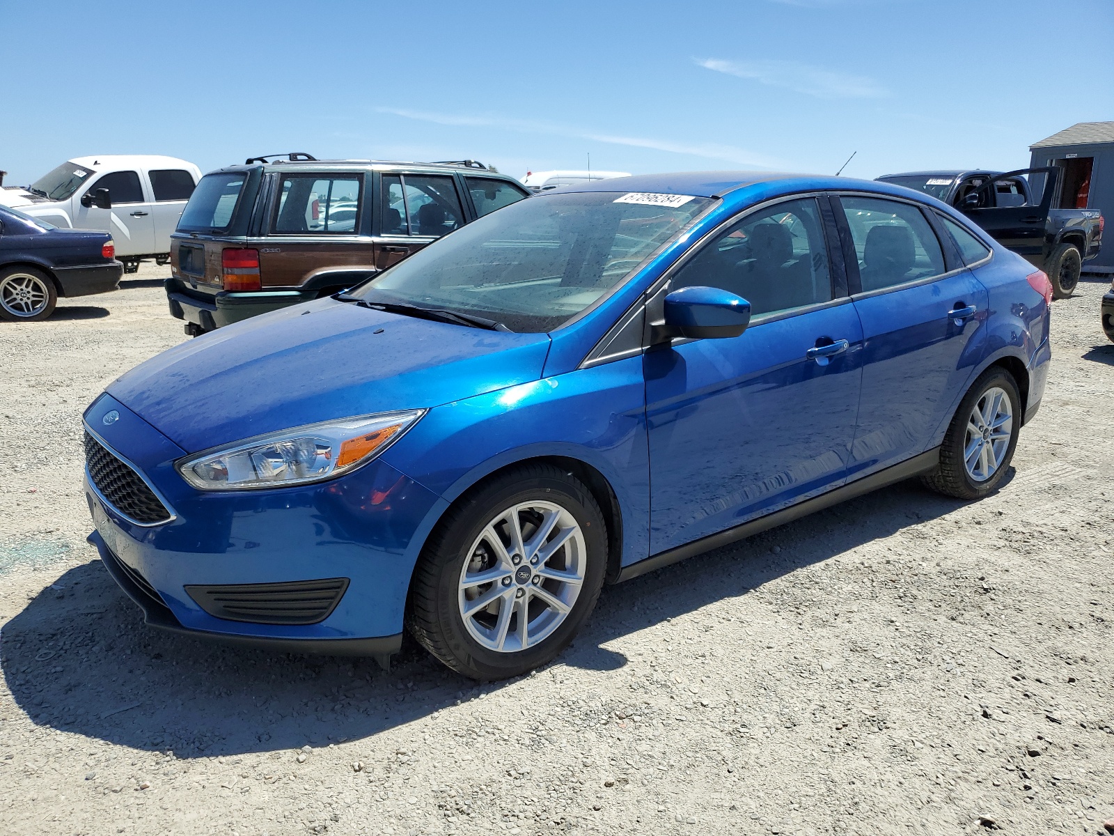 2018 Ford Focus Se vin: 1FADP3FEXJL271171