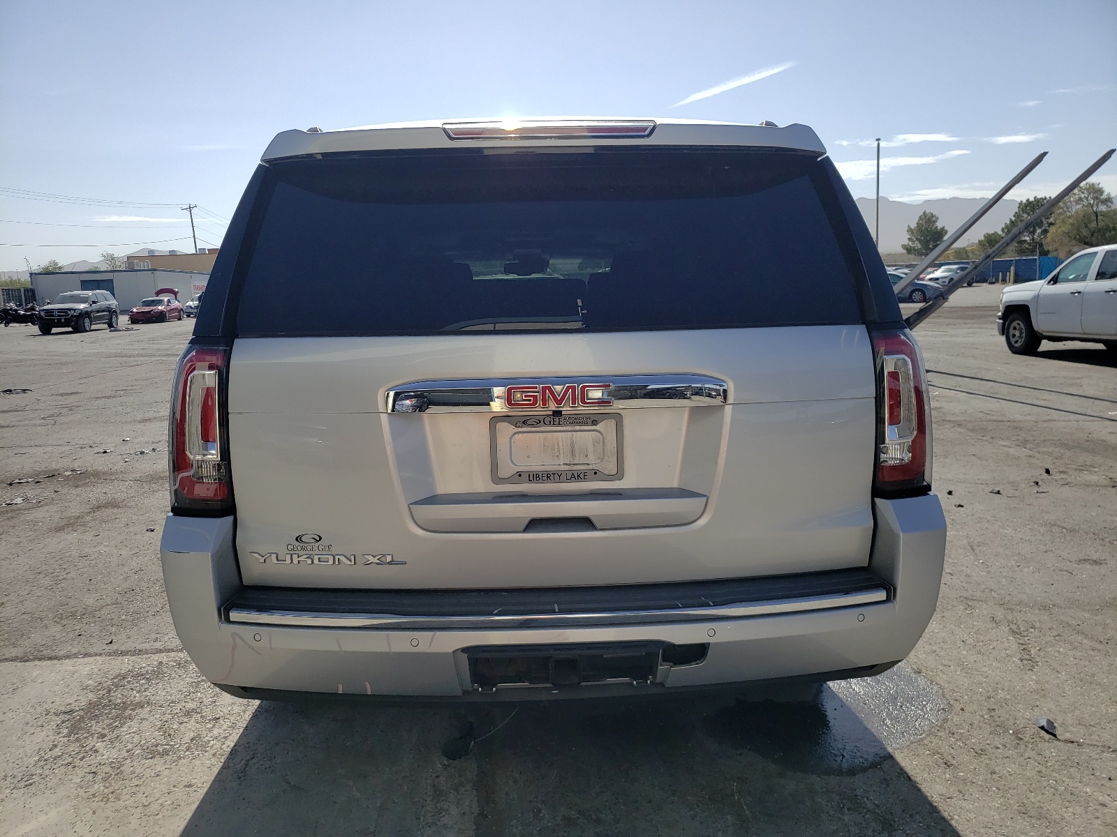 1GKS2HKJ8HR273884 2017 GMC Yukon Xl Denali