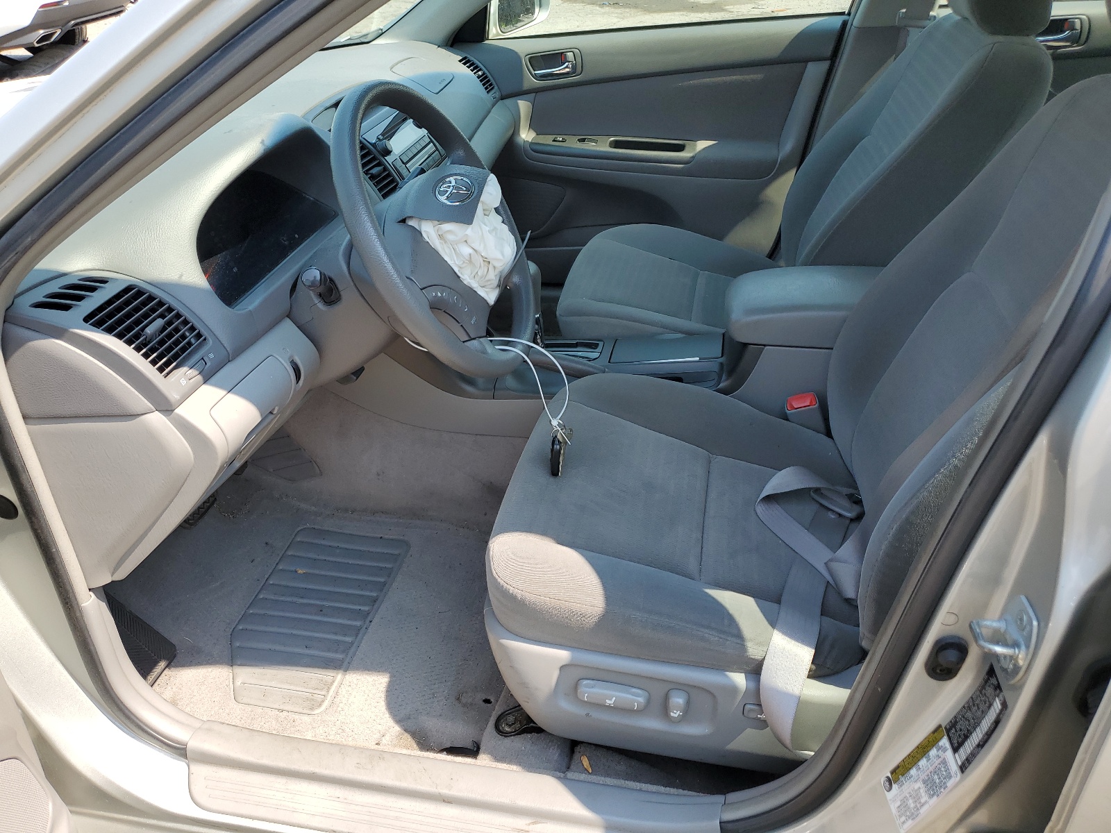 4T1BE32KX5U046523 2005 Toyota Camry Le