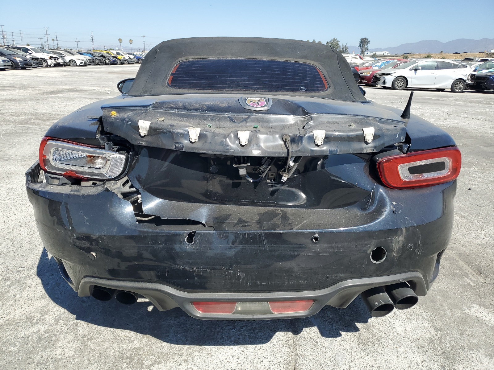 JC1NFAEK5H0114346 2017 Fiat 124 Spider Classica