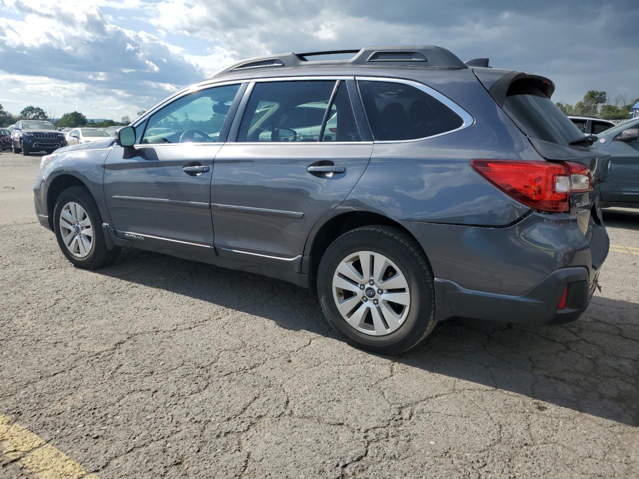 4S4BSAFC0J3315581 2018 Subaru Outback 2.5I Premium